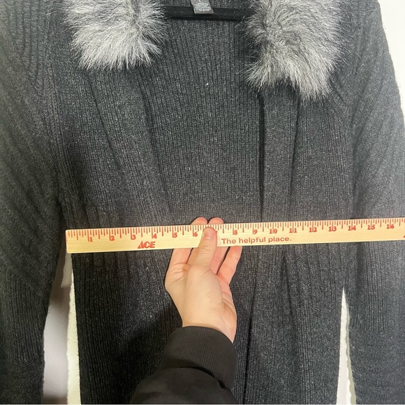 Cynthia Rowley Belted Cardigan Charcoal Gray Fur Collar Silver Size Large Wool - Picture 7 of 12